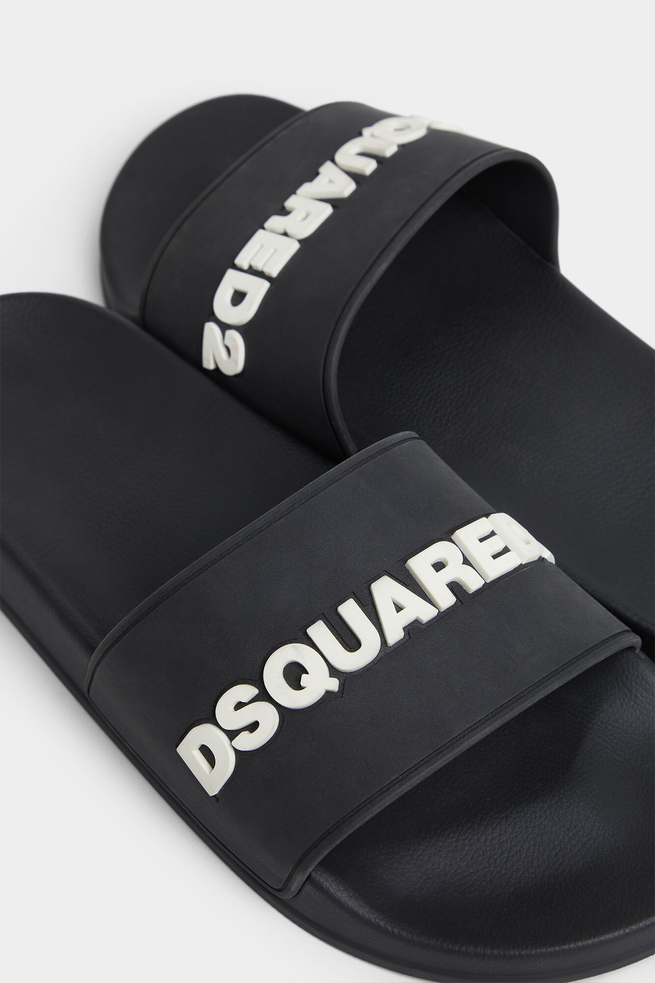 Dsquared2 Logo Slides