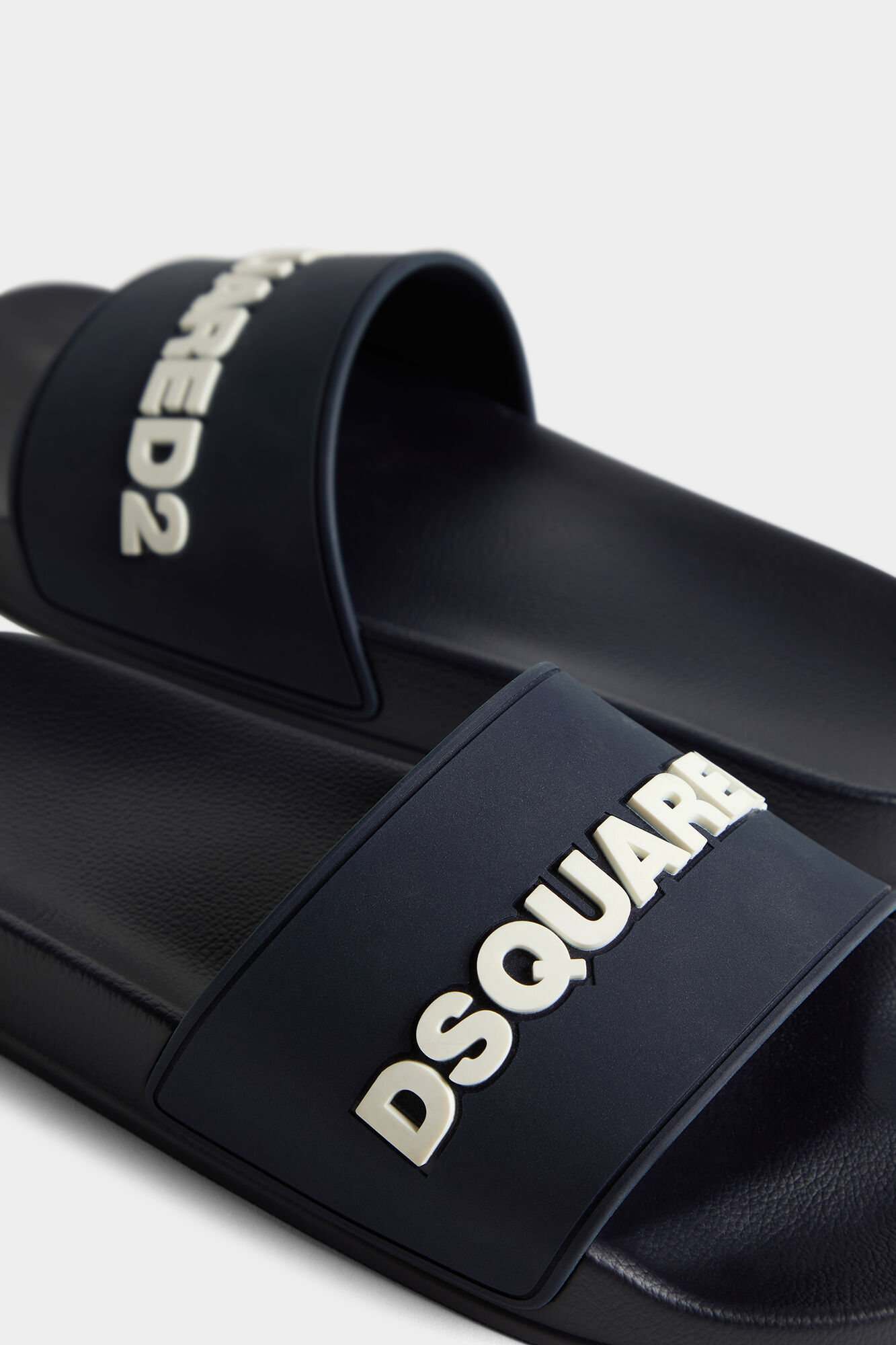 Dsquared2 Logo Slides