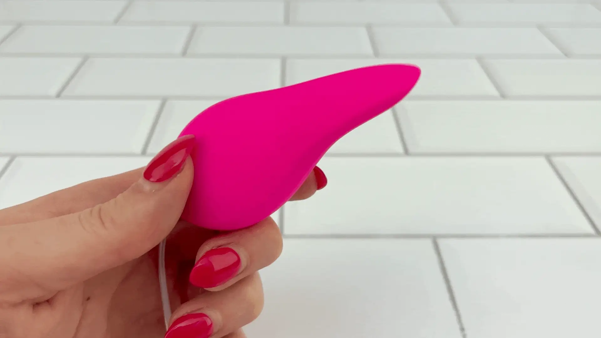 The Flutter Bullet - Flutters Against Clit with Powerful Vibes!